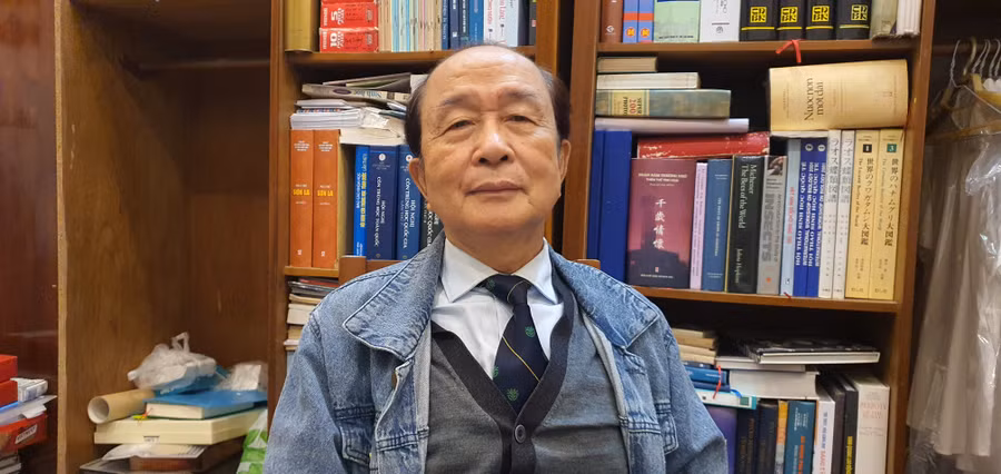 GS Vũ Quang Côn vẫn say mê nghiên cứu và làm thơ ở tuổi 80.