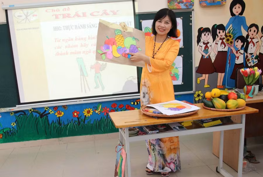 Cô giáo Trần Đoàn Thanh Ngọc trong tiết dạy của mình Cô giáo Trần Đoàn Thanh Ngọc trong tiết dạy của mình