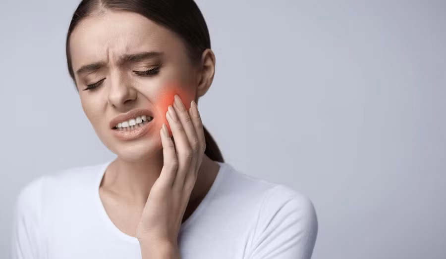 Cơn đau dữ dội chỉ chấm dứt khi chiếc răng phát nổ.
