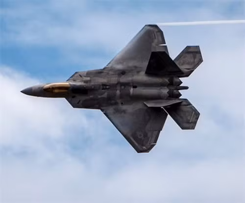 Máy bay tiêm kích F-22 Raptor.