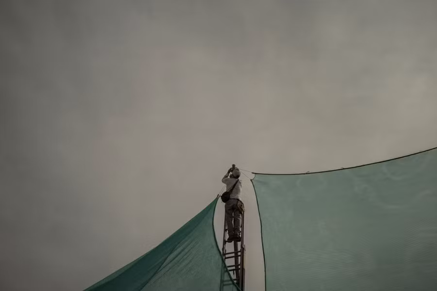 Mùa Đông, bầu trời Lima xám xịt vì nhiều sương. Ảnh: Alessandro Cinque, ationalgeographic.com
