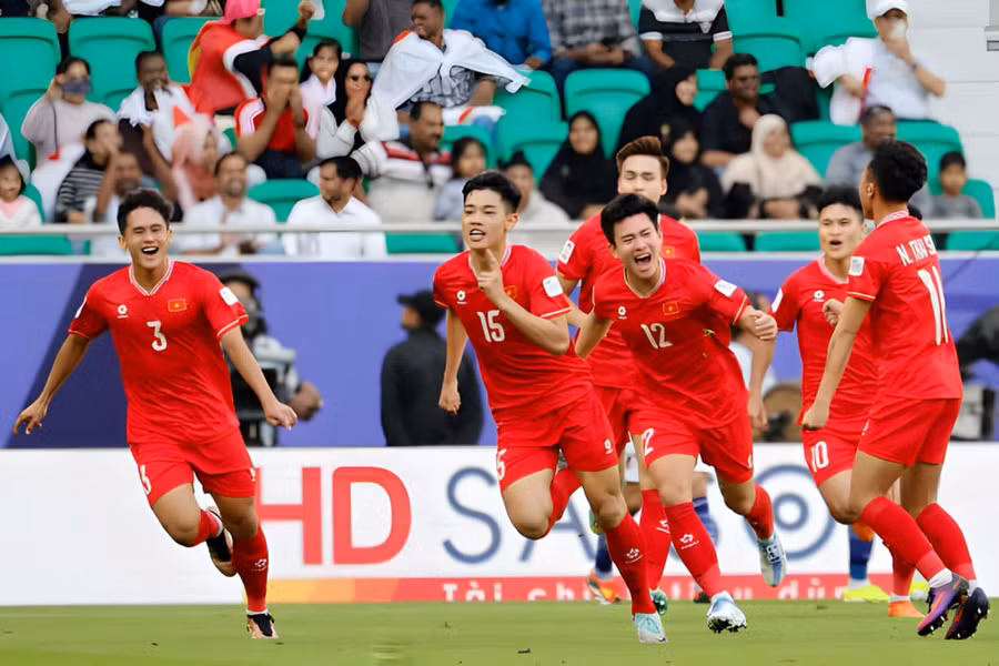 Các cầu thủ Việt Nam ắn mừng bàn thắng vào lưới Nhật Bản ở vòng bảng Asian Cup 2023. Các cầu thủ Việt Nam ắn mừng bàn thắng vào lưới Nhật Bản ở vòng bảng Asian Cup 2023.