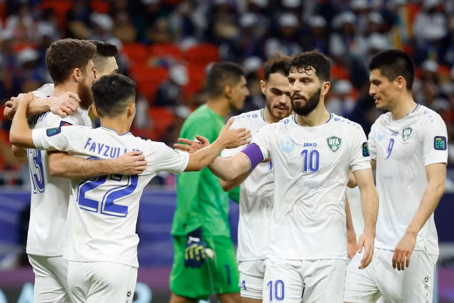 Uzbekistan thắng Ấn Độ 3-0, gần như chắc chắn đi tiếp ở bảng B cùng với Australia. Uzbekistan thắng Ấn Độ 3-0, gần như chắc chắn đi tiếp ở bảng B cùng với Australia.