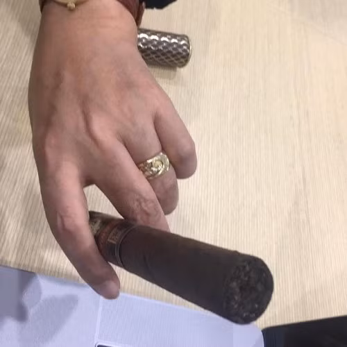 Bức ảnh đại diện trên trang cá nhân đầu năm 2019 của NSƯT Quốc Khánh gây “bão” với những người hâm mộ.
