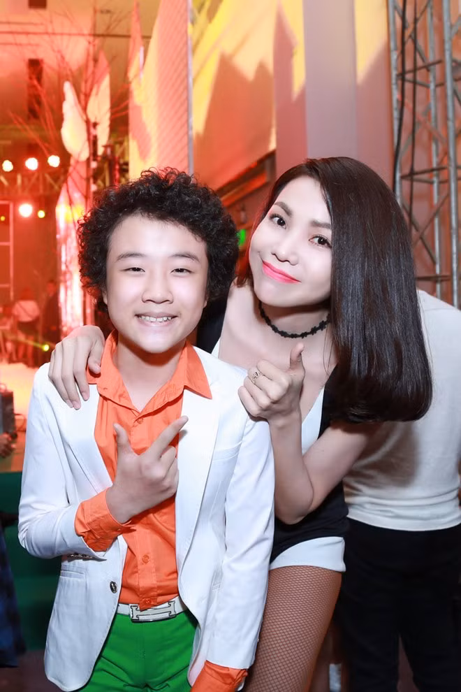 Trà Ngọc Hằng khoe vũ đạo nóng bỏng trên sân khấu