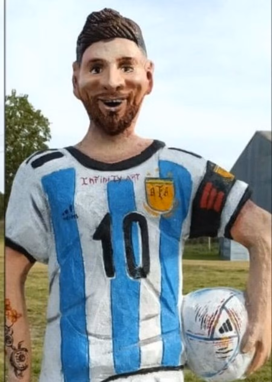 Tượng của Messi trở thành đề tài bàn tán sôi nổi của cộng đồng mạng.