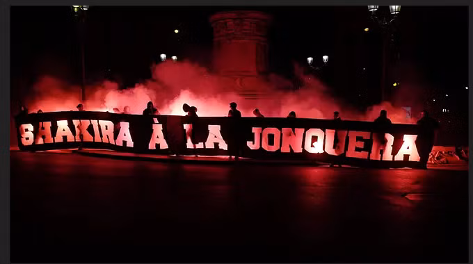 Cổ động viên PSG đang tạo ra bầu không khí thù địch với Barca.
