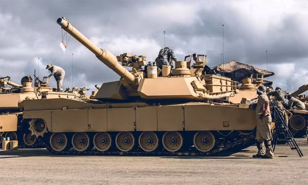 Các loại đạn được sử dụng bởi pháo chính của Abrams bao gồm đạn xuyên giáp ổn định vây (APFSDS), được thiết kế để xuyên giáp của đối phương; đạn chống tăng nổ mạnh (HEAT), có hiệu quả chống lại cả mục tiêu bọc thép và mục tiêu mềm; và đạn chống tăng đa năng (MPAT), có thể được sử dụng chống lại nhiều mục tiêu khác nhau, bao gồm cả trực thăng. Các loại đạn được sử dụng bởi pháo chính của Abrams bao gồm đạn xuyên giáp ổn định vây (APFSDS), được thiết kế để xuyên giáp của đối phương; đạn chống tăng nổ mạnh (HEAT), có hiệu quả chống lại cả mục tiêu bọc thép và mục tiêu mềm; và đạn chống tăng đa năng (MPAT), có thể được sử dụng chống lại nhiều mục tiêu khác nhau, bao gồm cả trực thăng.