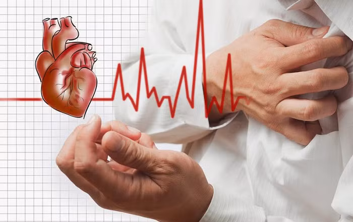 Nhiệt độ khắc nghiệt làm tăng nguy cơ vấn đề về sức khỏe, đặc biệt là với người mắc các bệnh về tim mạch. Ảnh minh họa