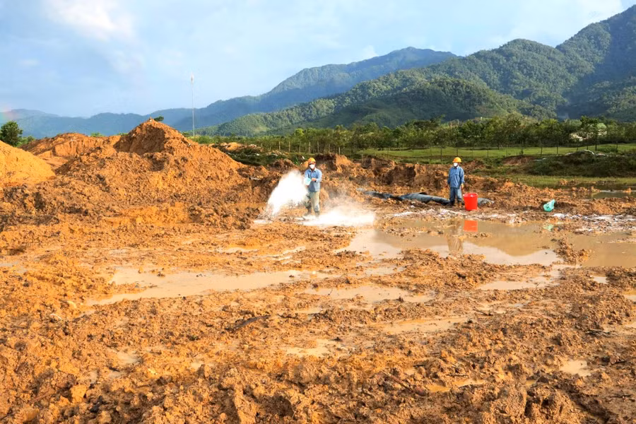 Tiếp tục xử lý đất nhiễm chất độc dioxin trong hố chôn lấp cô lập bằng phương pháp sinh học Tiếp tục xử lý đất nhiễm chất độc dioxin trong hố chôn lấp cô lập bằng phương pháp sinh học