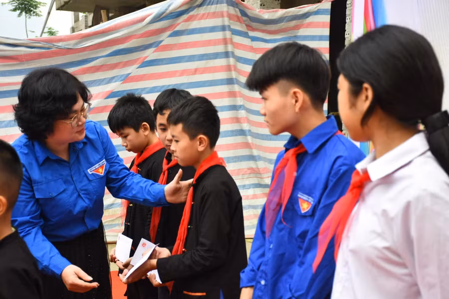 Sự hỗ trợ kịp thời giúp học sinh yên tâm học tập.