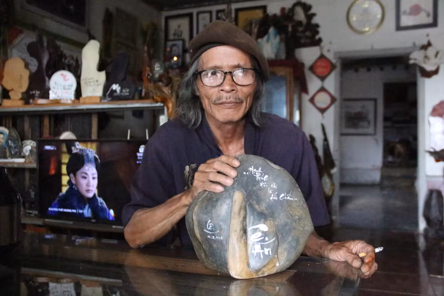 “Tài sản” vô giá được cất giữ trong nhà ông Lê Hát Sơn. “Tài sản” vô giá được cất giữ trong nhà ông Lê Hát Sơn.