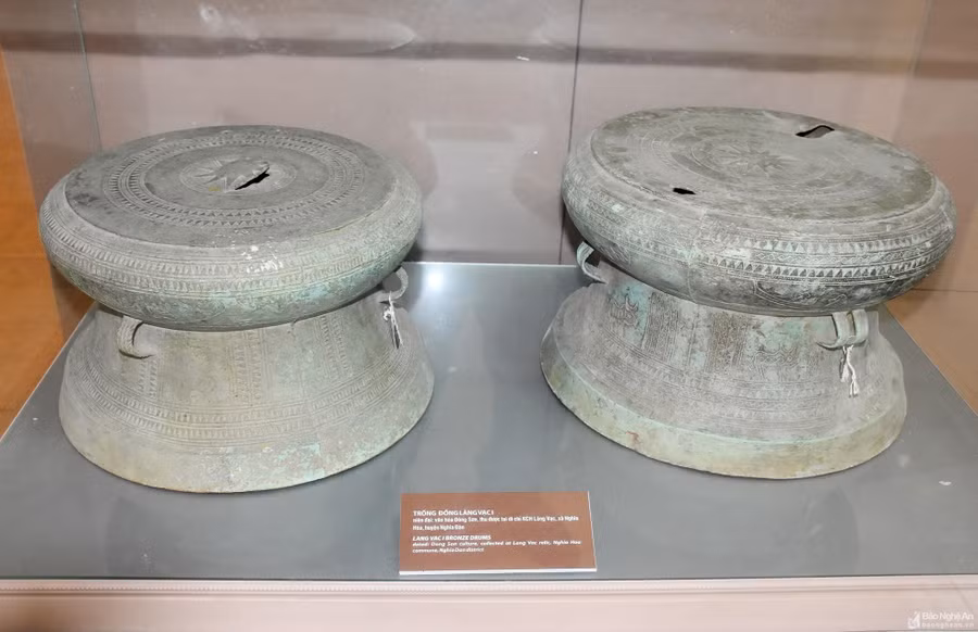 Trống đồng Làng Vạc đang lưu giữ tại Bảo tàng Nghệ An. Trống đồng Làng Vạc đang lưu giữ tại Bảo tàng Nghệ An.