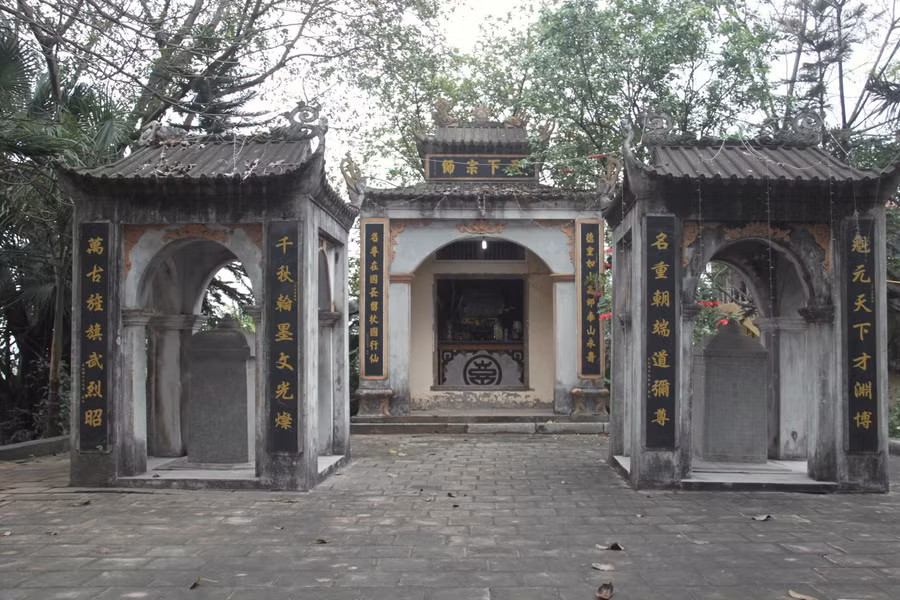 Văn chỉ - nơi thờ tự Khổng Tử, khuyến khích việc học tập tại làng, xã. (Văn chỉ làng Nguyệt Áng).