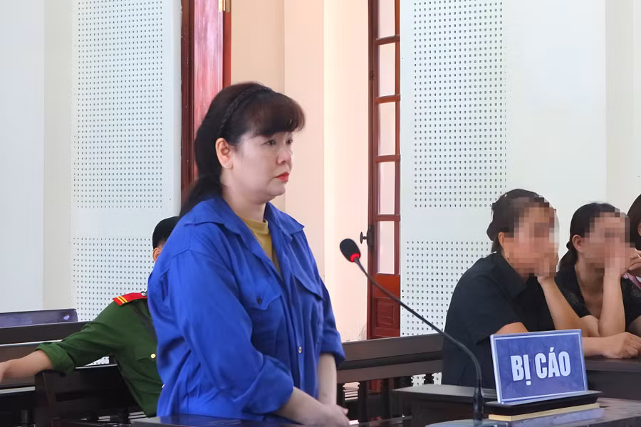 Bị cáo Nguyễn Thị Vân Anh tại phiên tòa sơ thẩm.