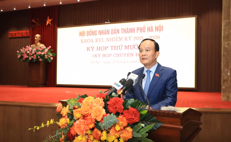Chủ tịch HĐND TP Hà Nội Nguyễn Ngọc Tuấn phát biểu tại kỳ họp.