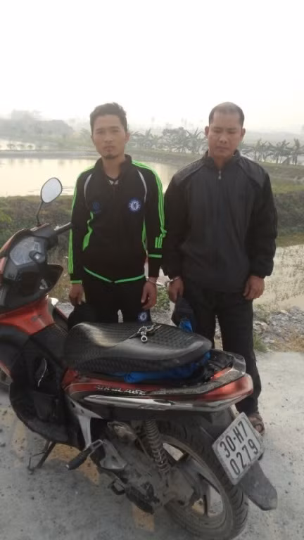 Đối tượng Sứ và Toàn bị tạm giữ ngay tại chốt Y11/141