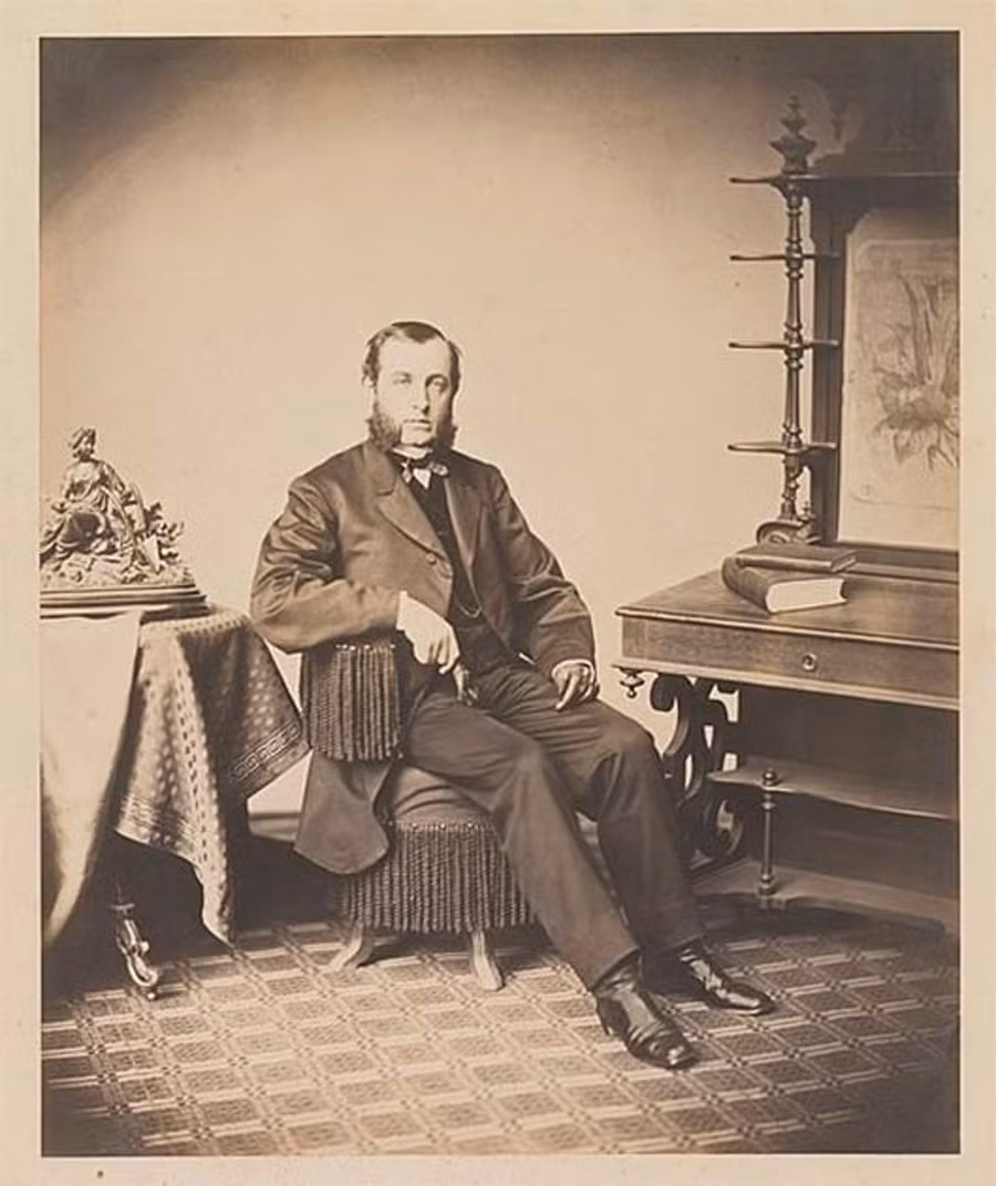 Joseph Glidden (1813 – 1906) phát minh dây thép gai cách nay gần 150 năm.