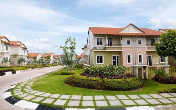 Theo quan niệm phong thủy, đường cạnh nhà càng to càng rộng thì vinh hoa phú quý càng nhiều.