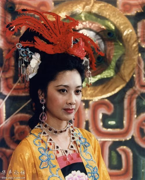Cuộc sống bí ẩn của mỹ nhân được chọn đóng cảnh nóng nhất trong Tây Du Ký 1986-2