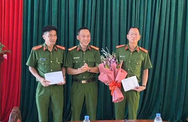 Lãnh đạo Công an huyện Vân Hồ biểu dương các đơn vị bắt giữ thành công đối tượng.