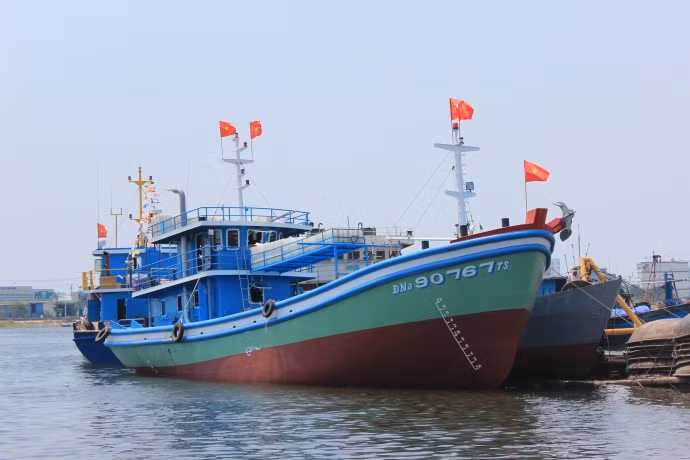 Tàu vỏ thép hành nghề lưới rê đầu tiên tại Đà Nẵng được hạ thủy sáng nay. Ảnh: Tấn Việt. ha-thuy-tau-67-hanh-nghe-luoi-re-dau-tien-tai-da-n