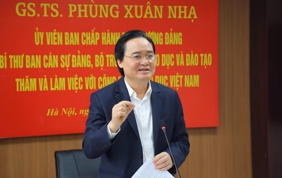Bộ trưởng Phùng Xuân Nhạ phát biểu kết luận tại buổi làm việc. Ảnh: Bá Hải