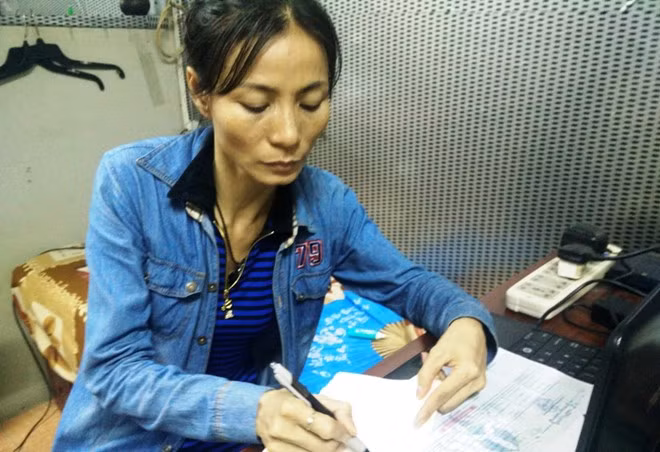 Chị Ngọt, người xuất hiện nhận là chủ sở hữu của 5 triệu yen mà chị Hồng nhặt được. Chị Ngọt, người xuất hiện nhận là chủ sở hữu của 5 triệu yen mà chị Hồng nhặt được.