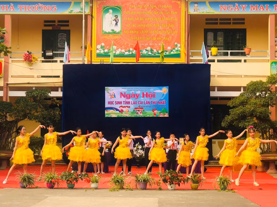 Các trường Tiểu học tại Lào Cai tưng bừng trong ngày hội. 