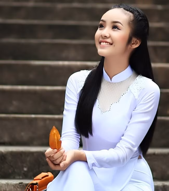 Ngây ngất với 5 hot girl xinh đẹp nhất xứ hoa Đà Lạt ảnh 9