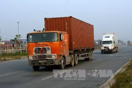 Ha Noi thu hoi phu hieu, chan chinh xe vi pham - Anh 1