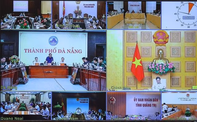 Từ điểm cầu Thành phố Đà Nẵng, Bộ trưởng Bộ Nông nghiệp và Phát triển nông thôn Lê Minh Hoan cho biết chúng ta có thể tương đối yên tâm với công tác bảo đảm an toàn hồ đập. Ảnh: VGP.