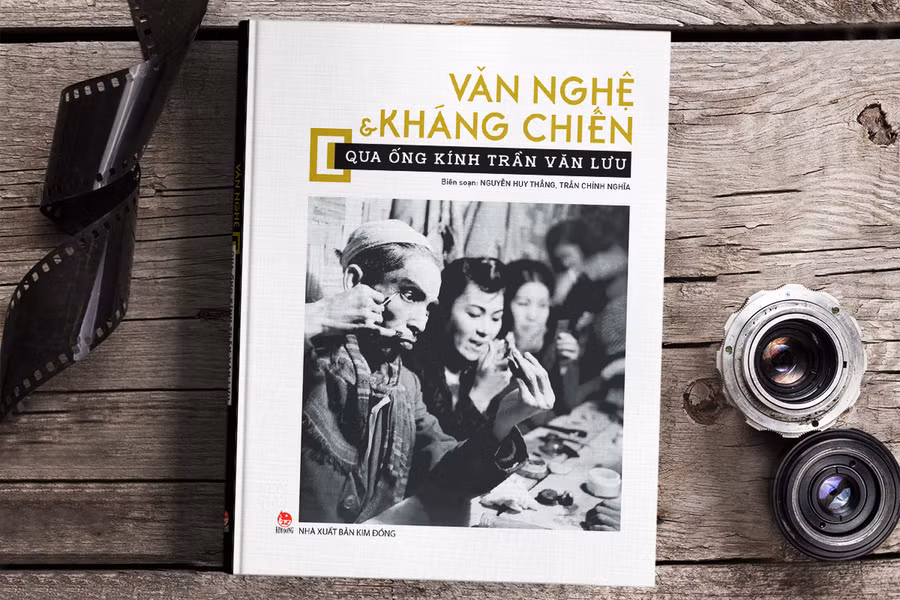 Văn nghệ & Kháng chiến qua ống kính Trần Văn Lưu