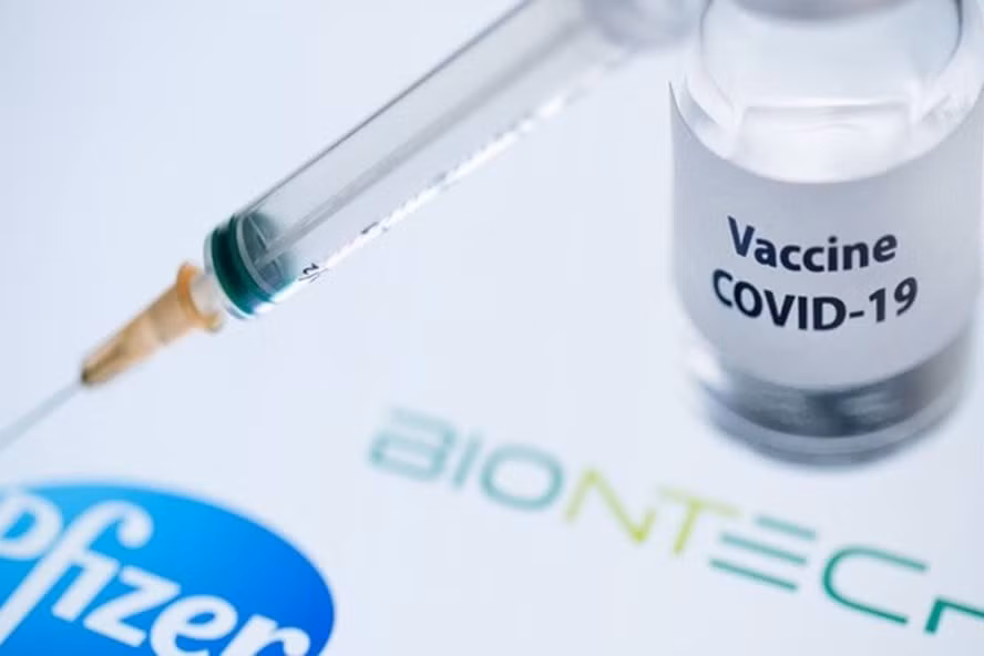 Các giao dịch chuyển tiền tới các số tài khoản tiếp nhận tiền đóng góp cho Quỹ vắc xin phòng Covid-19 được miễn phí toàn bộ. Ảnh: MOH.