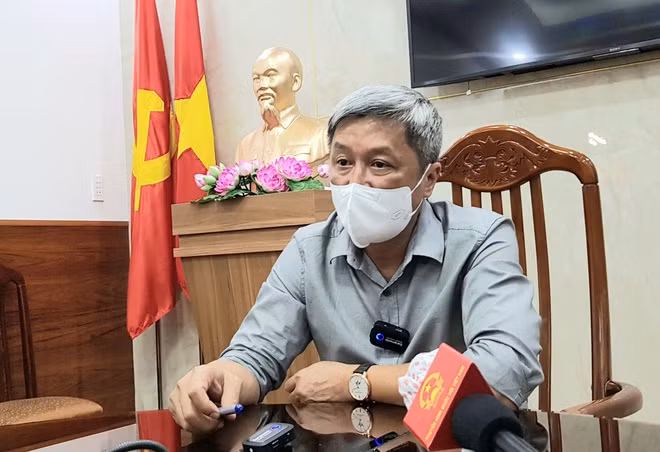 PGS.TS.BS Nguyễn Trường Sơn, Thứ trưởng Bộ Y tế thông tin về phương án thí điểm cách ly F1 tại nhà. Ảnh: Vân Sơn.