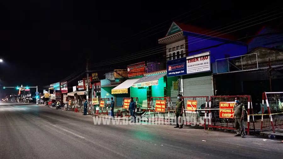 Phong tỏa một khu nhà trọ ở phường Tân Định, TX Bến Cát là nơi cư trú của ca F0 liên quan chuỗi ca bệnh tại Công ty Wanek. Nguồn: Báo Bình Dương.