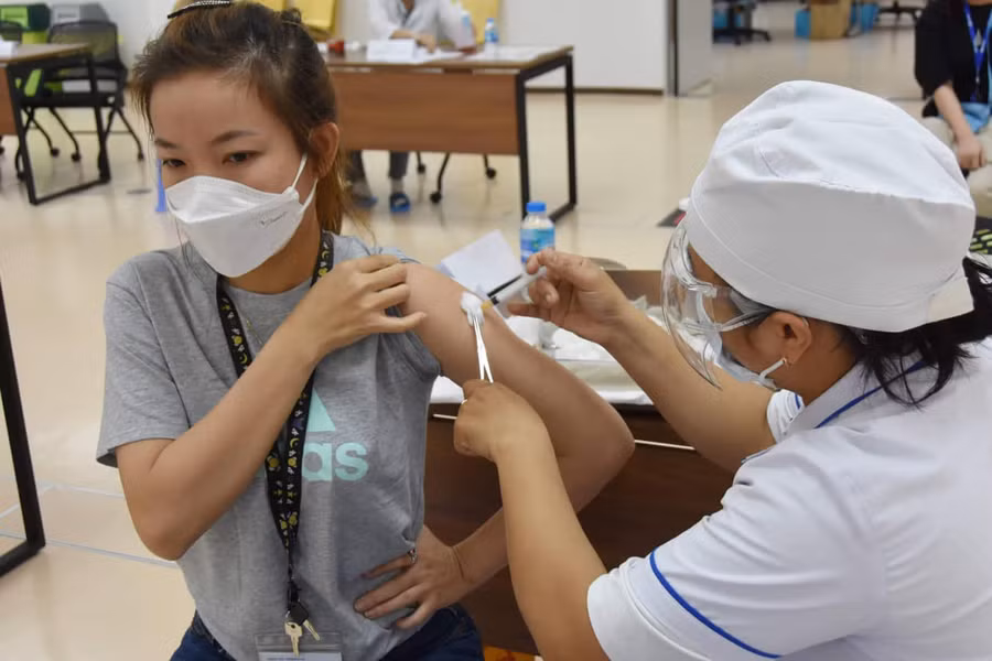 Tiêm chủng vắc-xin phòng Cocid-19 TPHCM. Ảnh: SKĐS.