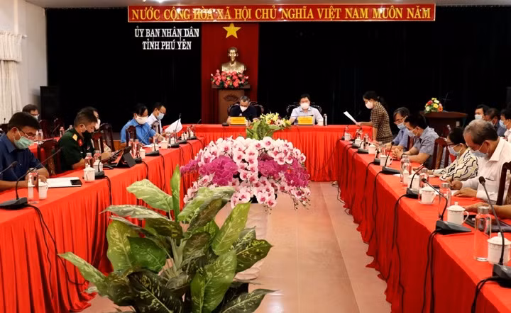 Tỉnh Phú Yên họp khẩn trong đêm triển khai các biện pháp phòng chống Covid-19. Ảnh: Báo Chính Phủ