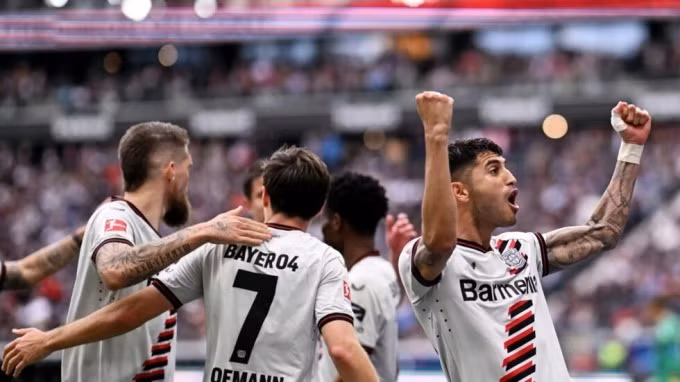 Leverkusen thắng Frankfurt 5-1 tại sân Wald ở vòng 32 Bundesliga tối 5/5. Leverkusen thắng Frankfurt 5-1 tại sân Wald ở vòng 32 Bundesliga tối 5/5.