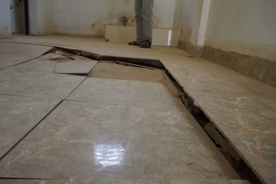 Do ảnh hưởng thi công cao tốc Mai Sơn - Quốc lộ 45 khiến nhà dân bị sụt lún, nứt. Do ảnh hưởng thi công cao tốc Mai Sơn - Quốc lộ 45 khiến nhà dân bị sụt lún, nứt.