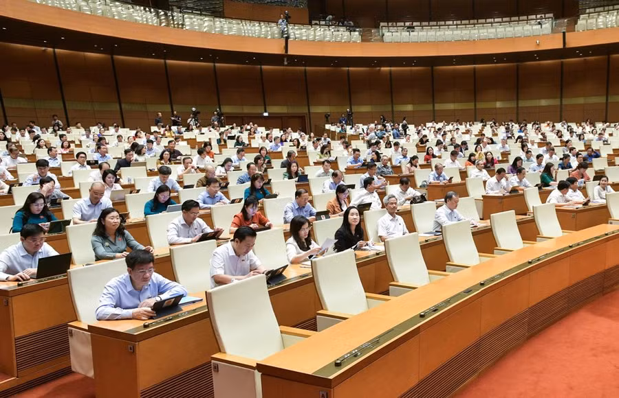 Các đại biểu Quốc hội tham dự Kỳ họp thứ 7, Quốc hội khóa XV.