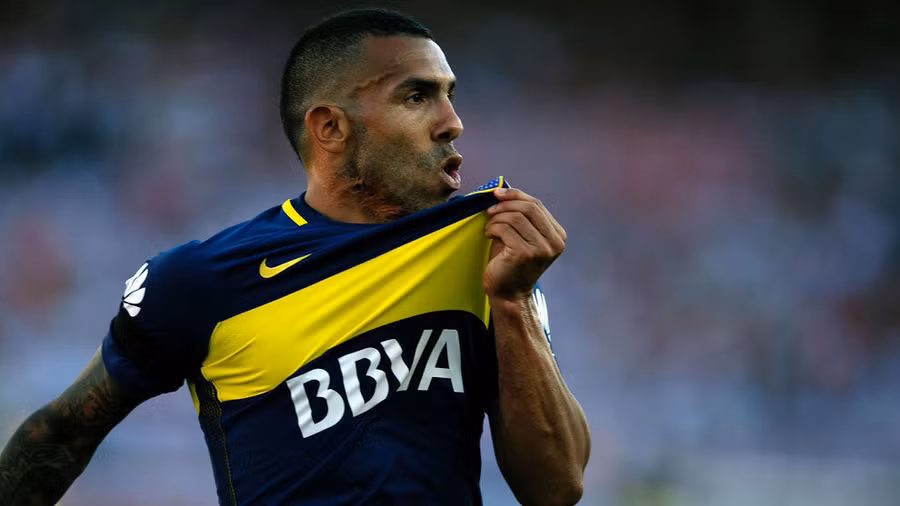 Carlos Tevez, 38 tuổi. Vị trí sở trường: Tiền đạo. Câu lạc bộ gần nhất: Boca Juniors.