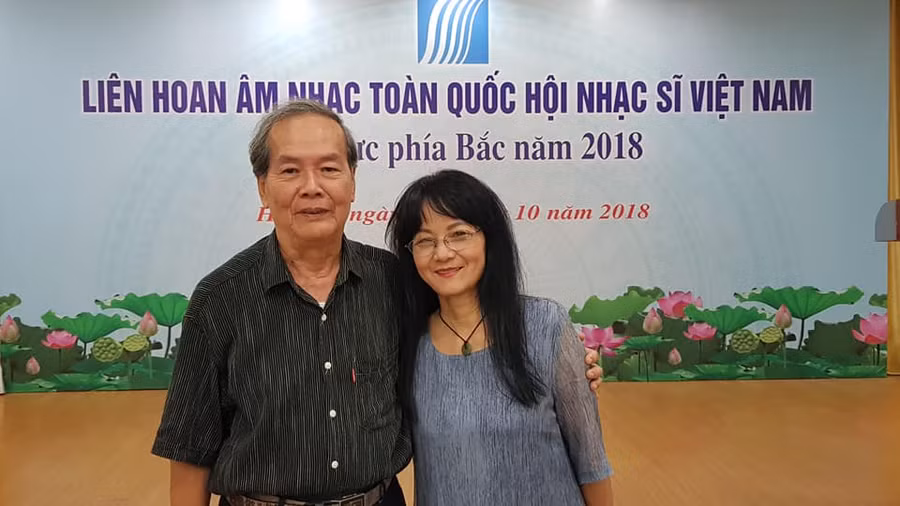 Nhạc sĩ Ngô Quốc Tính và nhà phê bình âm nhạc Nguyễn Thị Minh Châu, Phó Chủ tịch Hội Nhạc sĩ Việt Nam. Ảnh: NVCC.