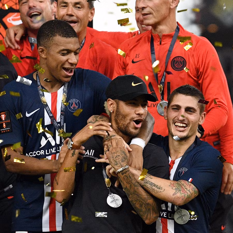Mới 22 tuổi nhưng Mbappe giành nhiều danh hiệu lớn nhỏ cùng PSG và tuyển Pháp.