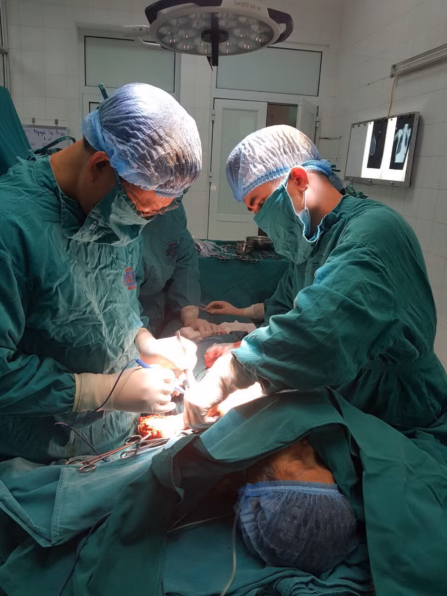 Êkip phẫu thuật. Êkip phẫu thuật.