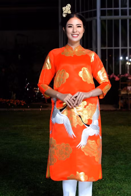 Hoa hau Ngoc Han sanh buoc cung nguoi mau Phap tai Paris - Anh 3