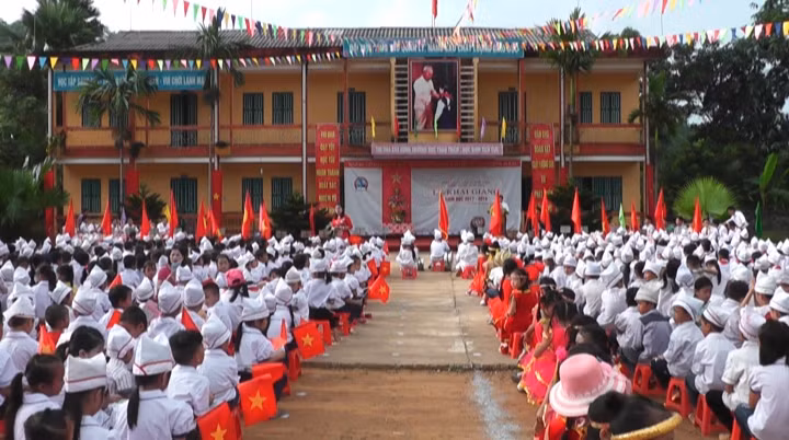Giáo viên Trường tiểu học Yên Thành luôn nỗ lực tháo gỡ khó khăn, nâng cao chất lượng giáo dục. Giáo viên Trường tiểu học Yên Thành luôn nỗ lực tháo gỡ khó khăn, nâng cao chất lượng giáo dục.