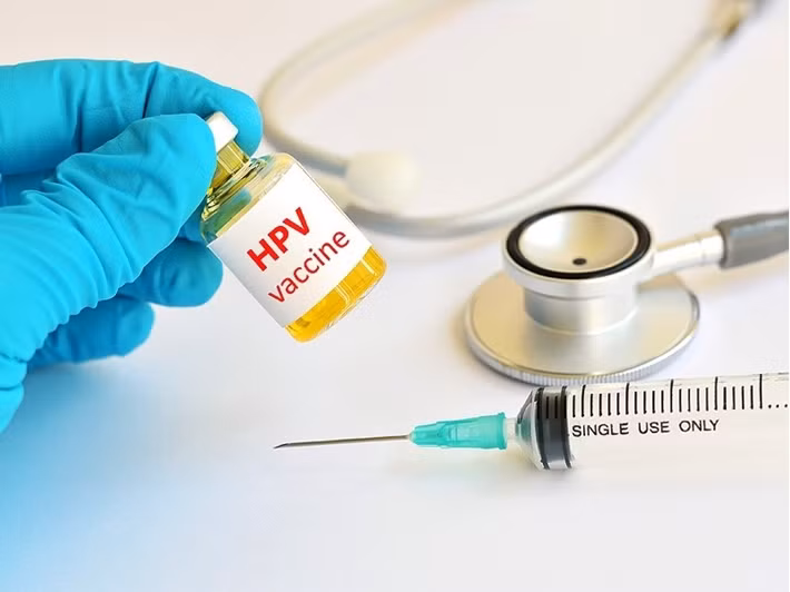 Việc tiêm vắc-xin HPV cho nam được coi là rất quan trọng.