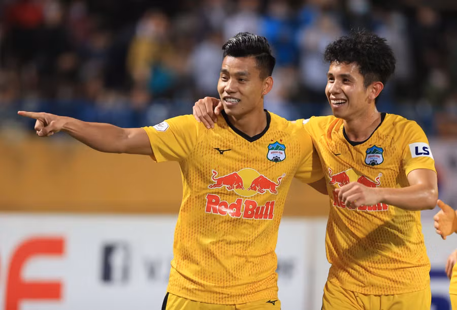 Văn Thanh ghi cú đúp vào lưới Viettel.