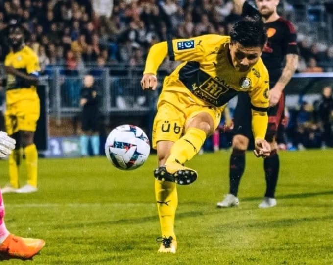 Quang Hải chia tay Pau FC về lại Việt Nam hưởng lương cao nhất giới cầu thủ nội.